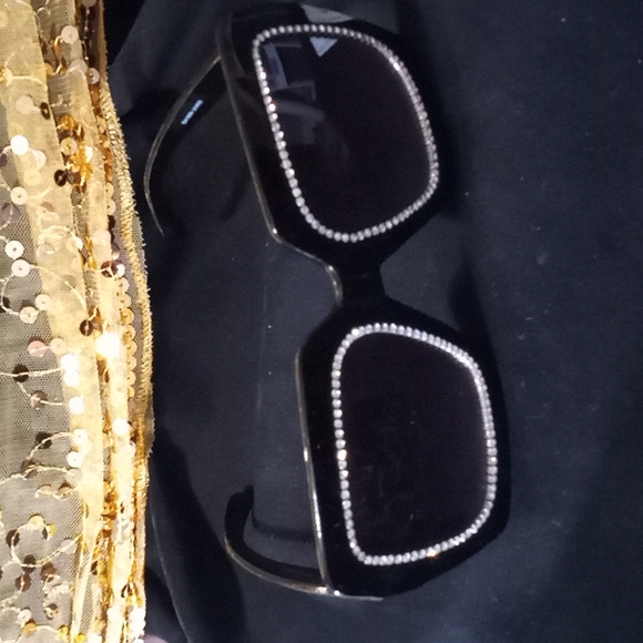 S A L E / SUNGLASSES. Black Oversized (#1508) - Picture 2 of 5